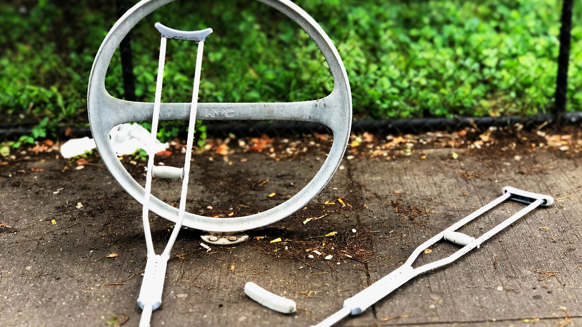 Bærbar AI-enhet hjelper slagoverlevende med å unngå fall i rehabilitering