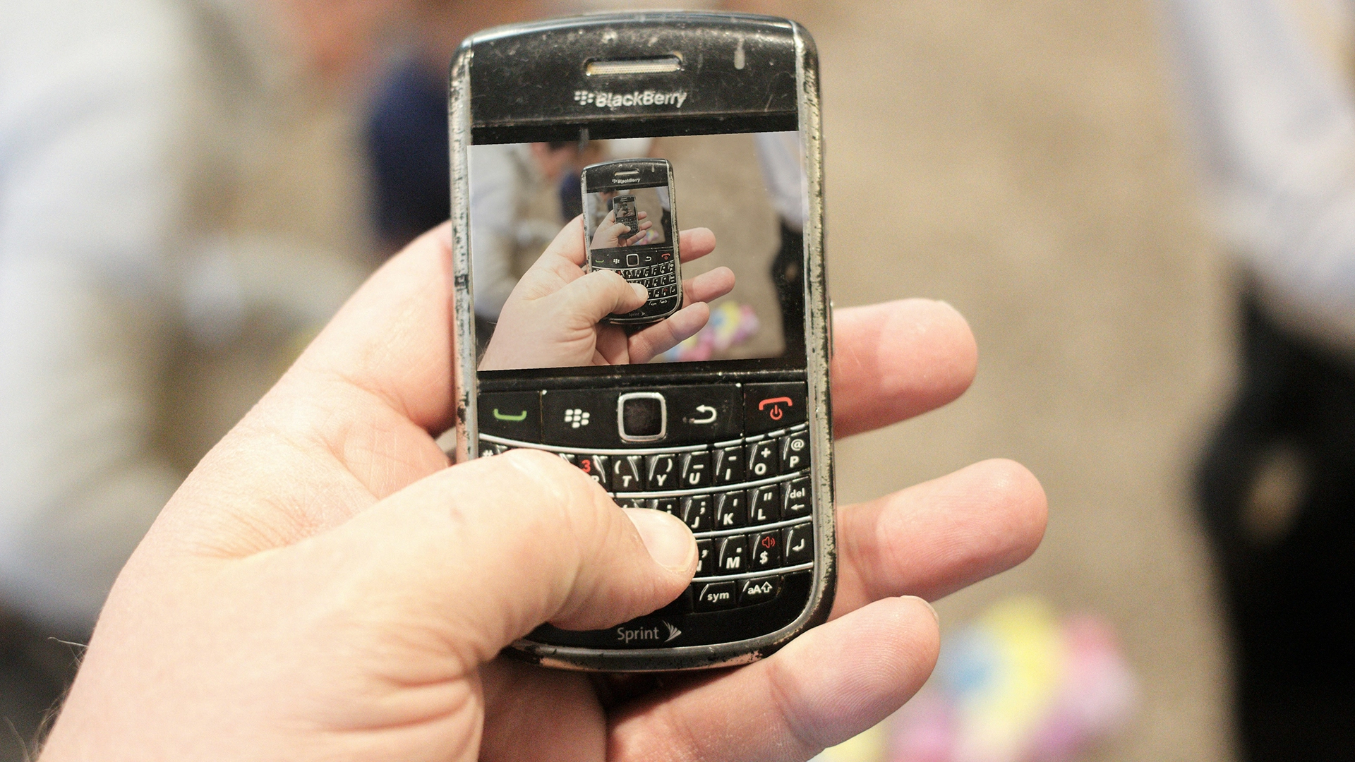 Nostalgi Teknologi: TikTok Gjeninnfører BlackBerry
