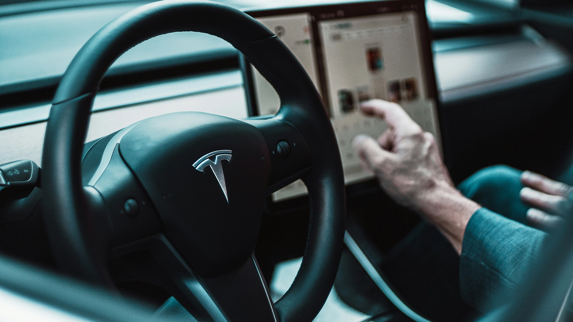 Tesla Dømt til å Betale $243M etter at Hacker Gjenoppretter Krasjdata